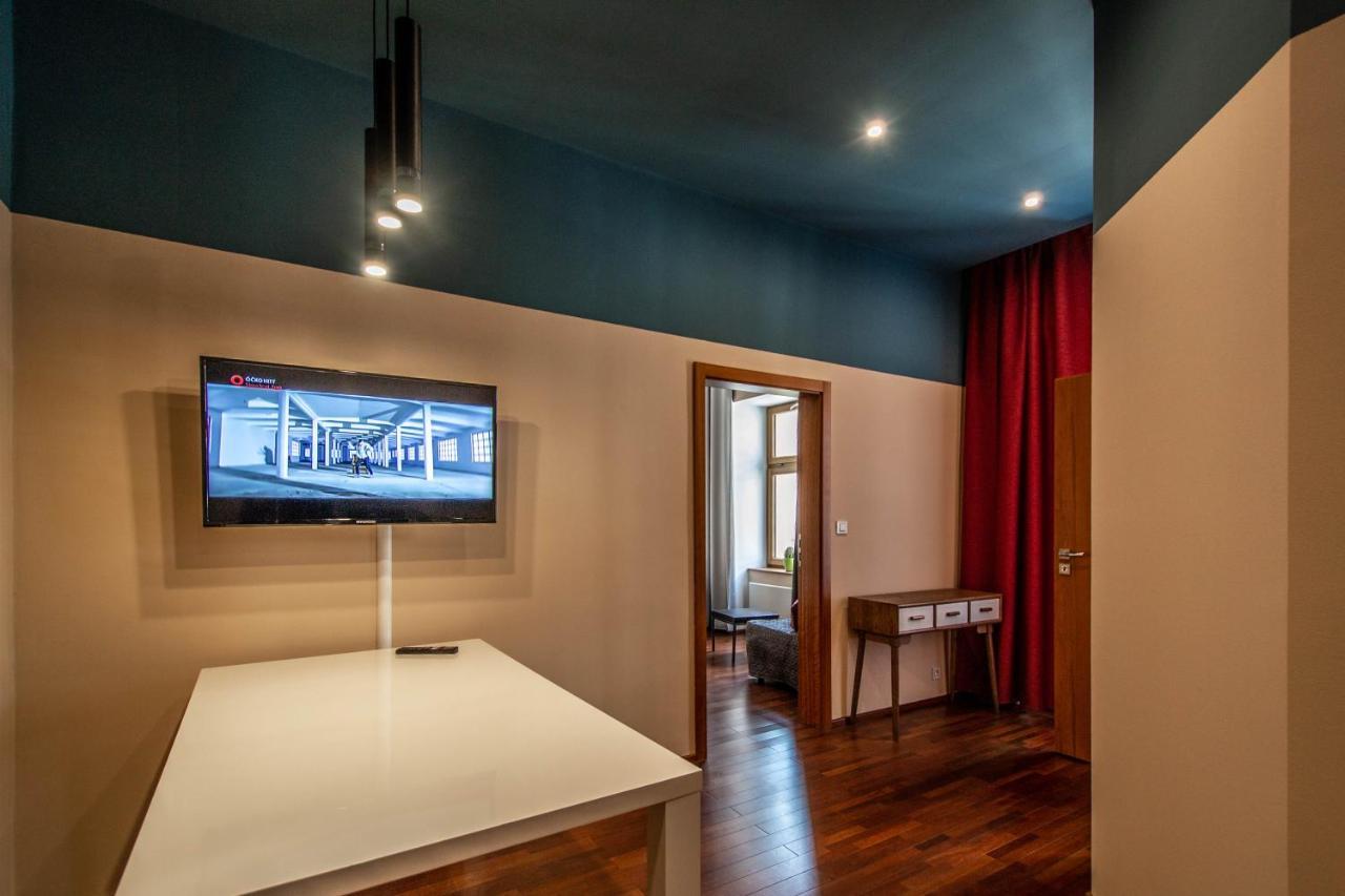 Wooden Design 2bdr Near Eden Garden Appartamento Praga