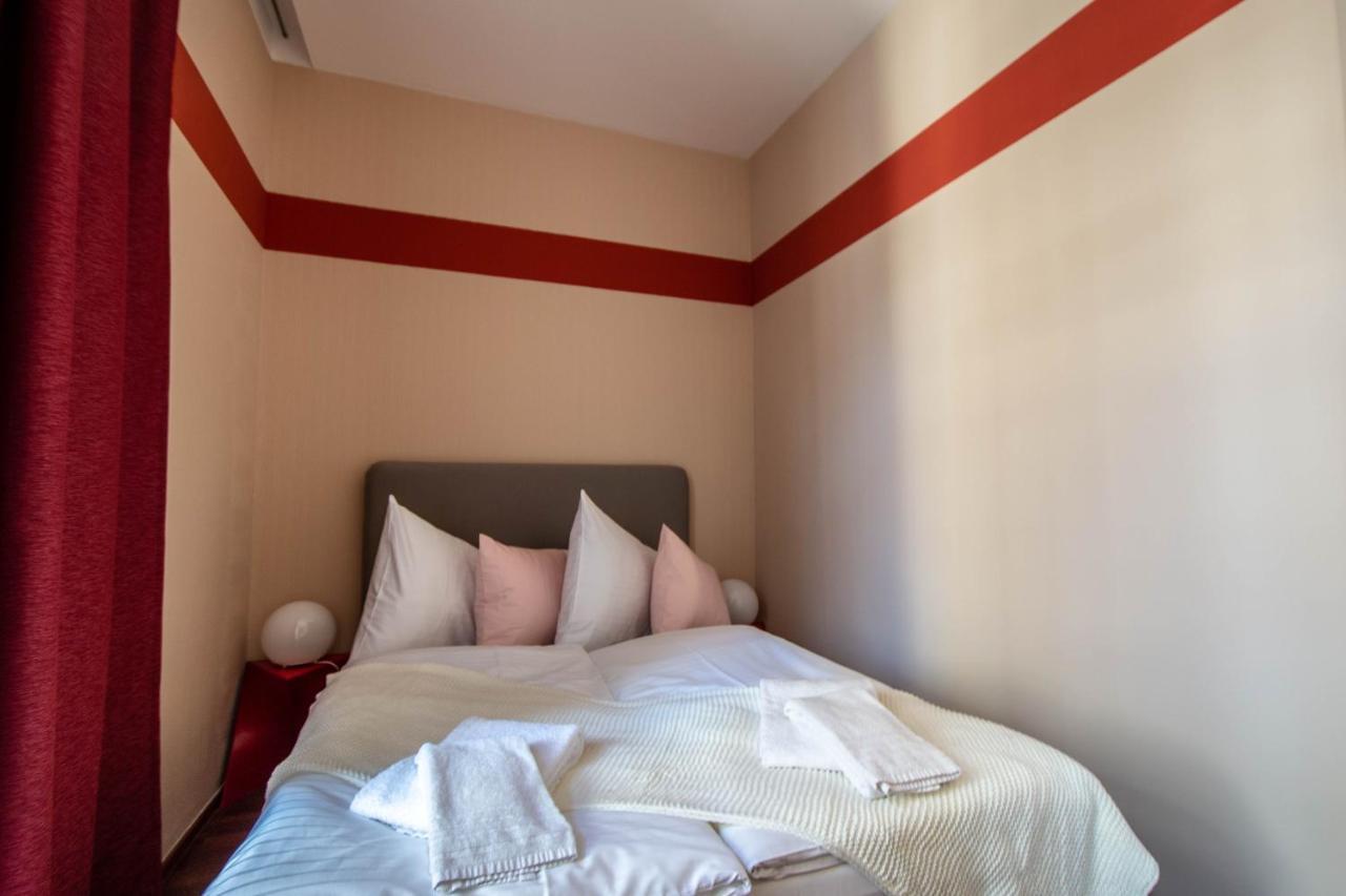 Wooden Design 2bdr Near Eden Garden Apartment *