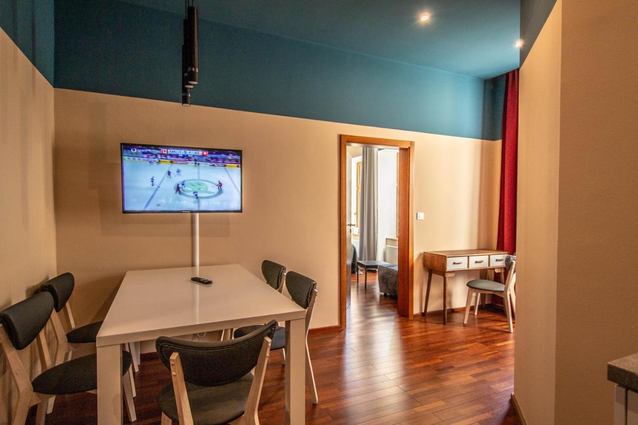 Wooden Design 2bdr Near Eden Garden Apartment *